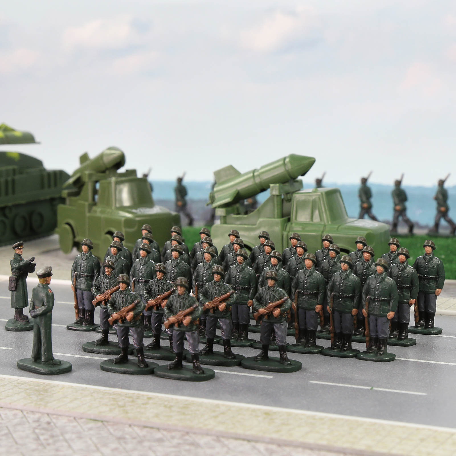 BR87 20pcs HO Scale 1:87 Model 18 Soldiers and 2 Officers Military Figures Army Men Infantry