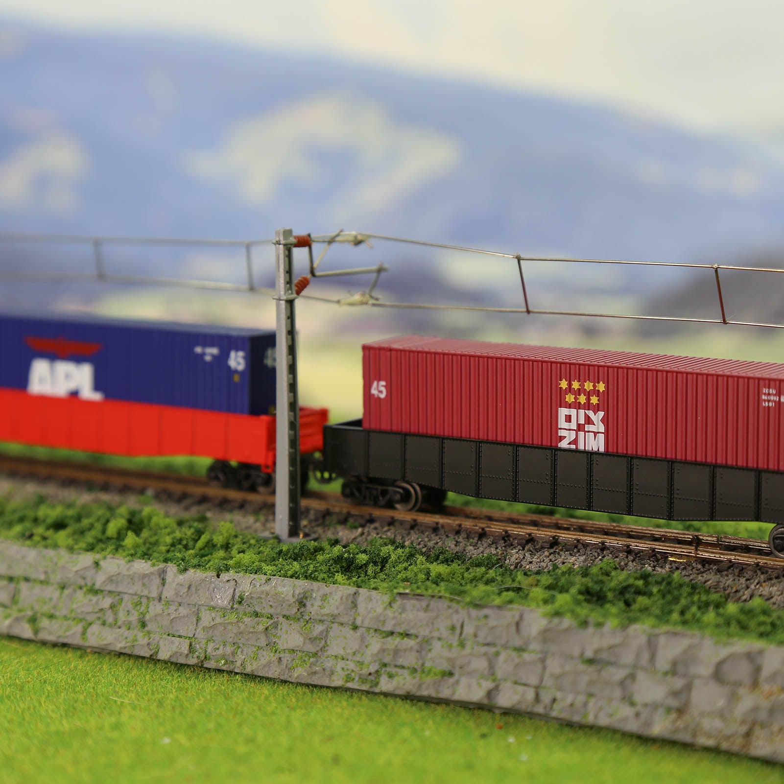 C15010 3pcs N Scale 1:160 45ft Shipping Container with Magets