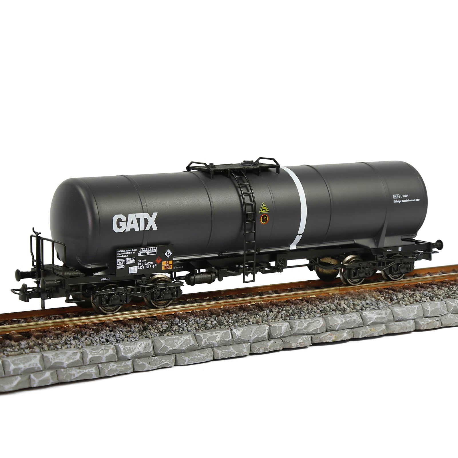 C8768 1 Piece HO Scale 1:87 Oil Tank Car Model  Train Tank Wagon