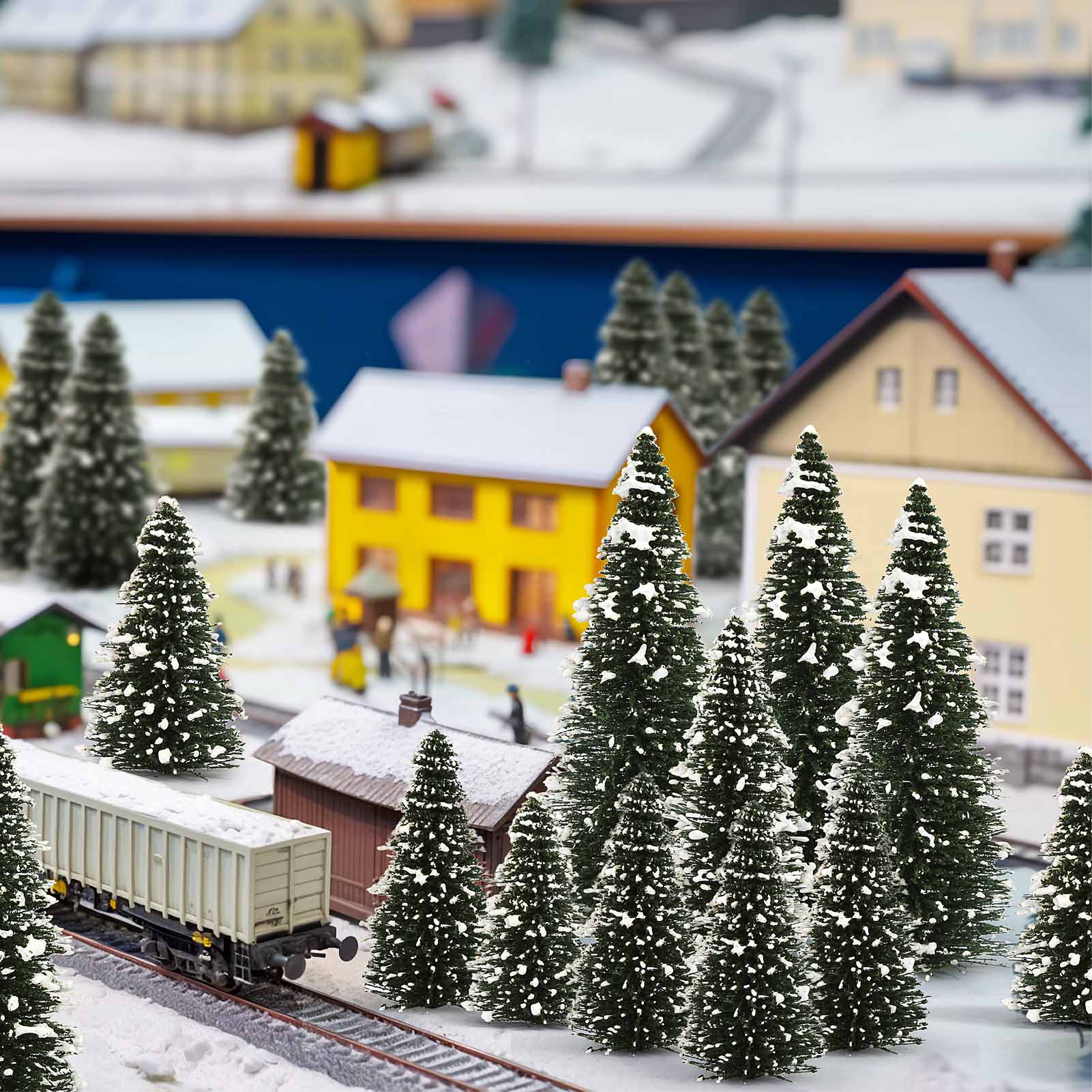 XS08 Model Snowy Pine Trees Deep Green Christmas Pines for O HO N Z Scale Xmas Layout